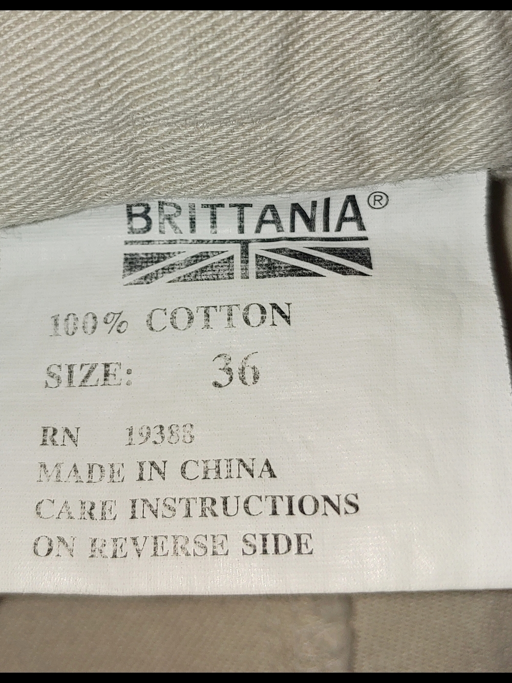 Classic Britania Pleated Chino Shorts - Cream - Picture 3 of 4